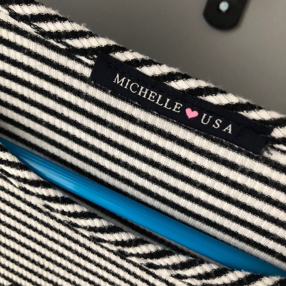 Striped Graphic Crop Top - Picture 3 of 3